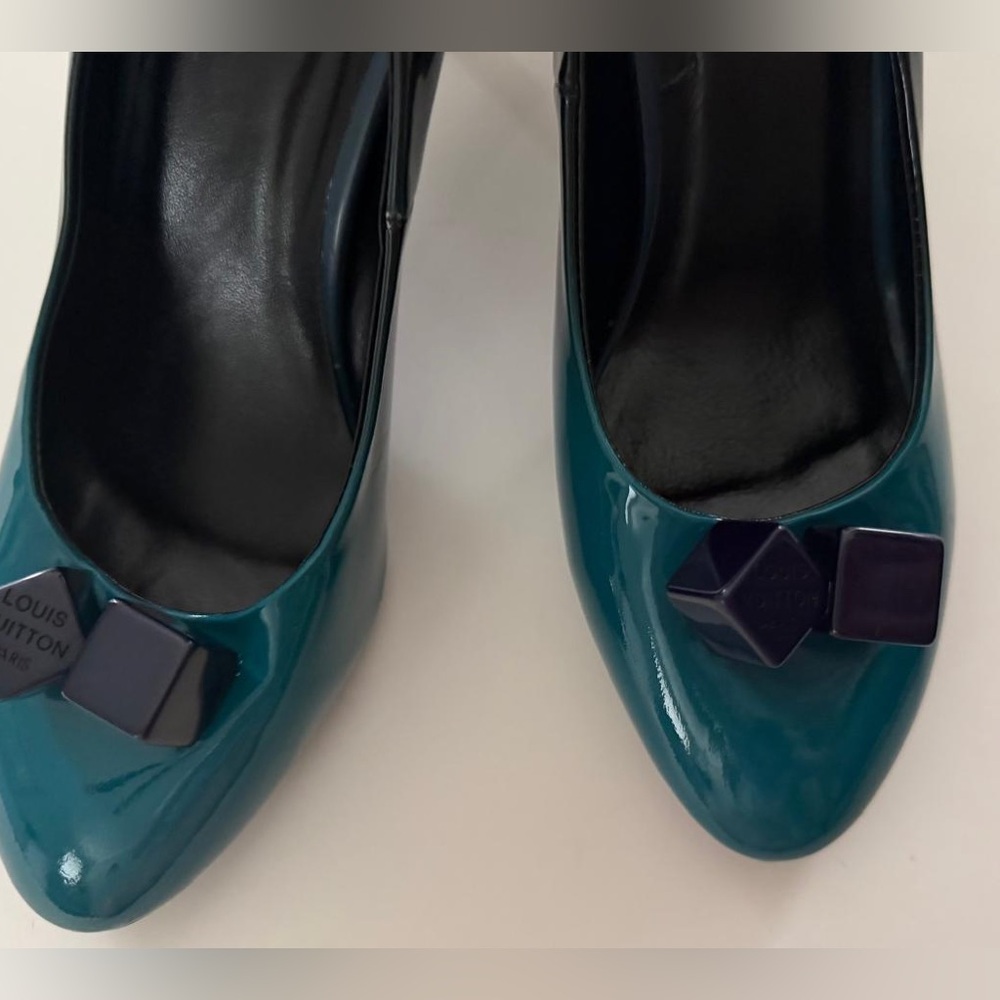 Louis Vuitton navy blue Heels Size 8 - Picture 5 of 12